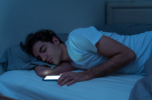 deja el celular para dormir
